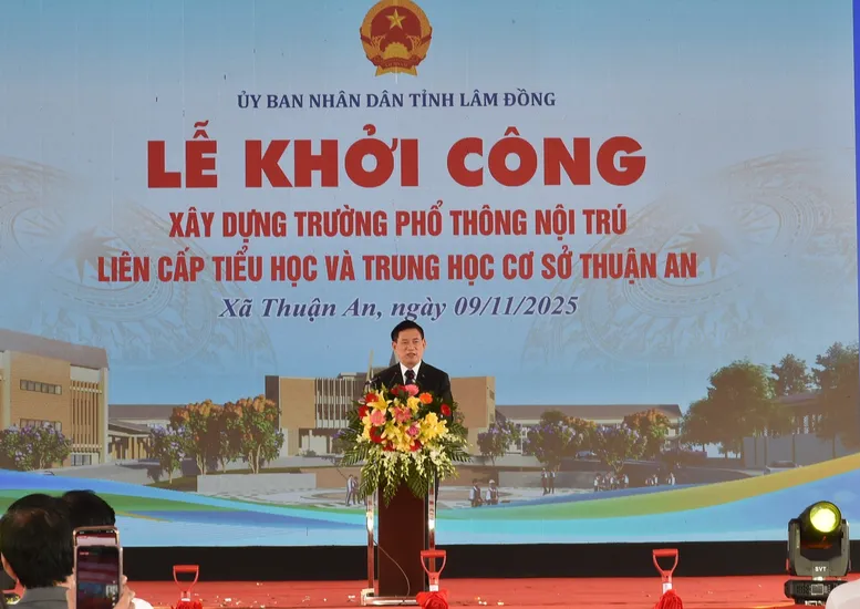 Khởi c&ocirc;ng đồng loạt trường học v&ugrave;ng bi&ecirc;n, n&acirc;ng chất gi&aacute;o dục cho học sinh d&acirc;n tộc - Ảnh 3.