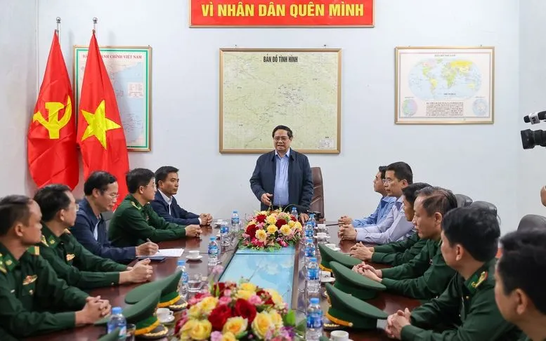Thủ tướng Phạm Minh Chính làm việc với Đồn biên phòng Yên Khương. Ảnh: VGP