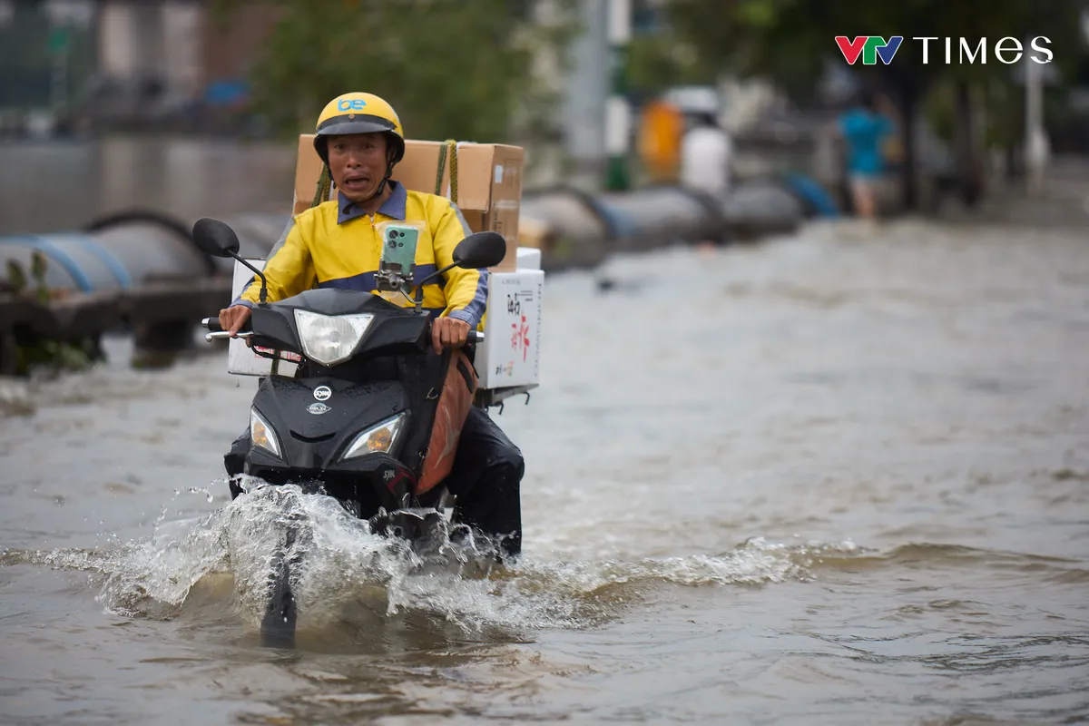Nóng trên mạng tuần qua (3-9/11): Nhức nhối bạo lực học đường, triều cường và bão số 13 - Ảnh 4.