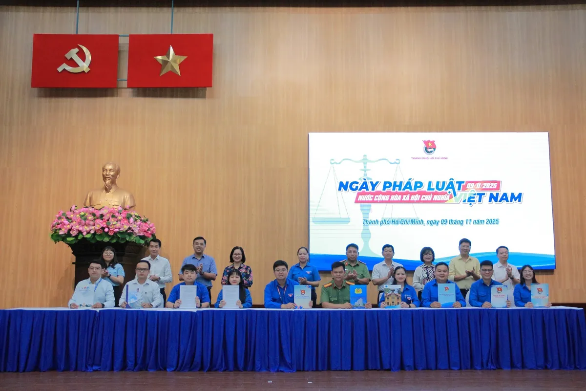 Sôi nổi các hoạt động hưởng ứng ngày Pháp luật Việt Nam tại TP Hồ Chí Minh - Ảnh 1.