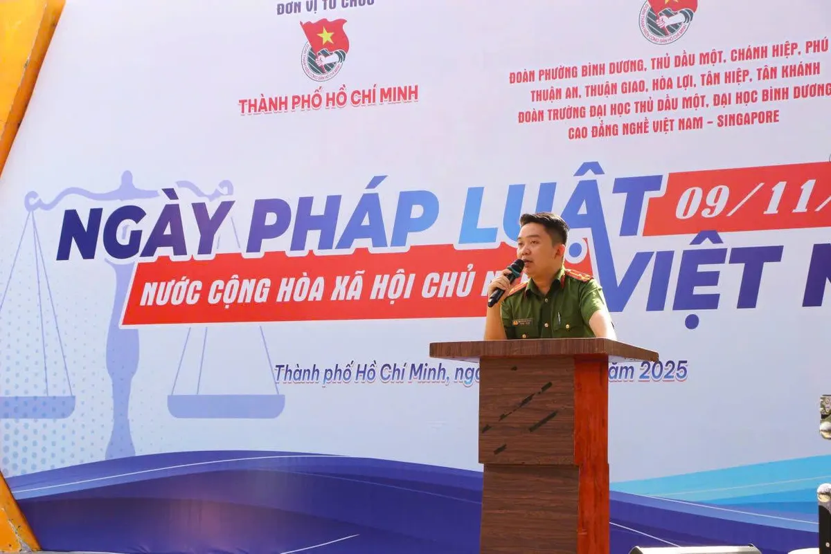 Sôi nổi các hoạt động hưởng ứng ngày Pháp luật Việt Nam tại TP Hồ Chí Minh - Ảnh 4.