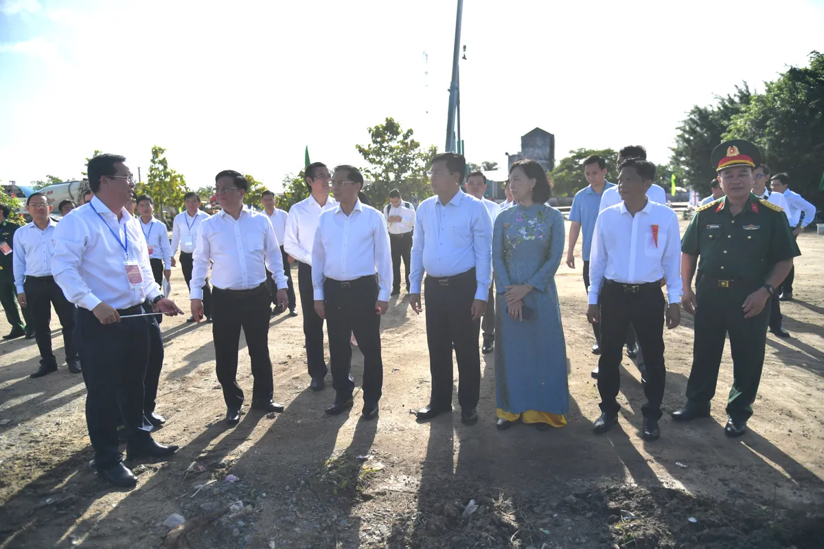 Phó Thủ tướng Bùi Thanh Sơn dự, khởi công 3 trường học vùng biên giới An Giang - Ảnh 1.