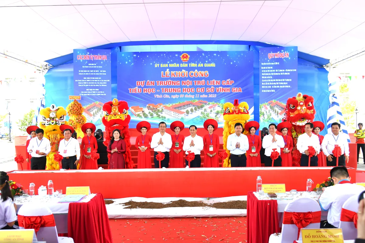 Phó Thủ tướng Bùi Thanh Sơn dự, khởi công 3 trường học vùng biên giới An Giang - Ảnh 2.