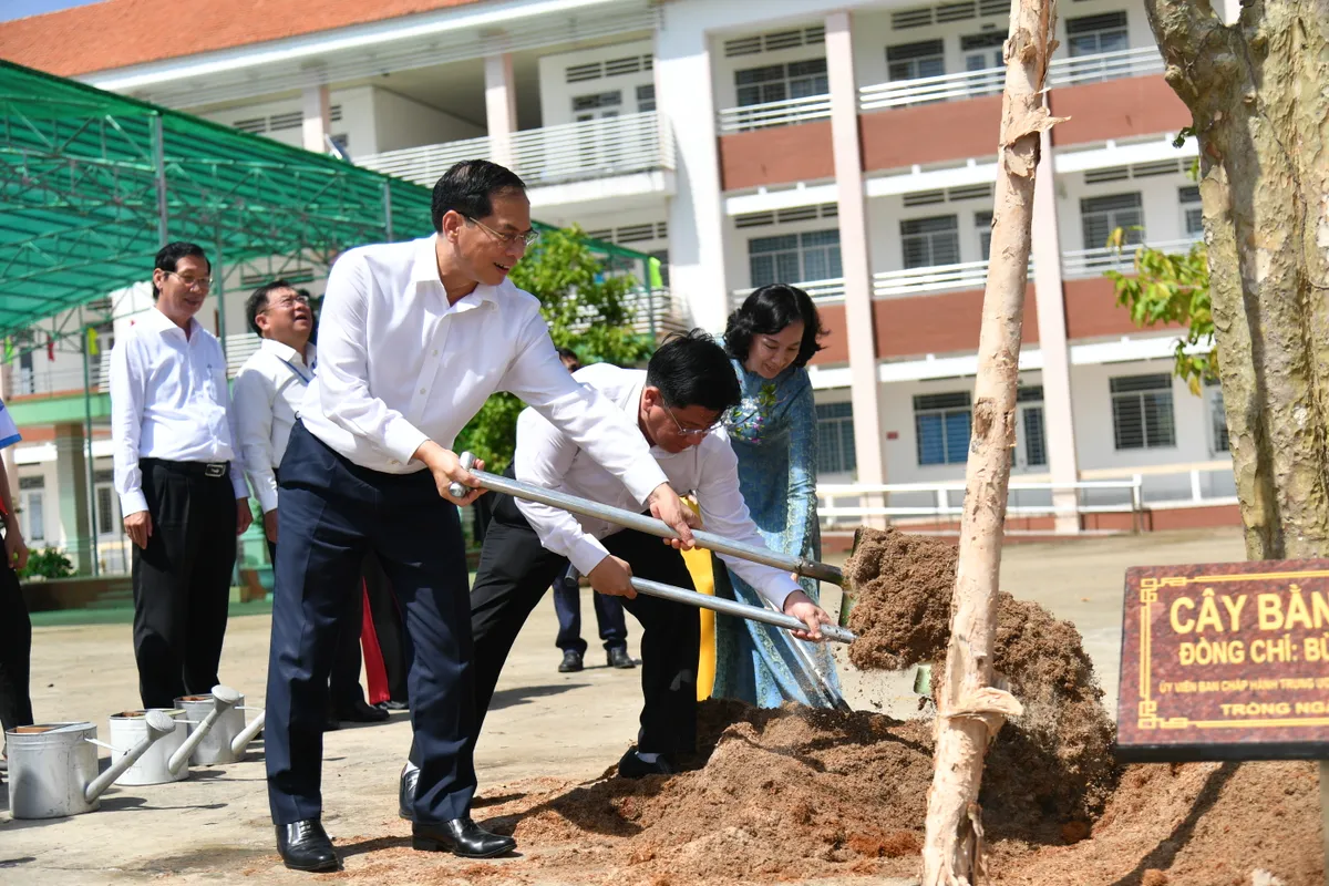 Phó Thủ tướng Bùi Thanh Sơn dự, khởi công 3 trường học vùng biên giới An Giang - Ảnh 4.