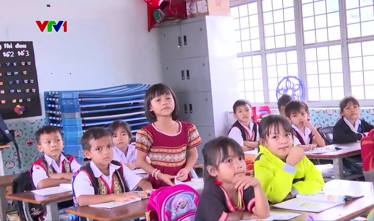 Người dân vùng biên vui mừng khởi công trường học an toàn - Ảnh 1.