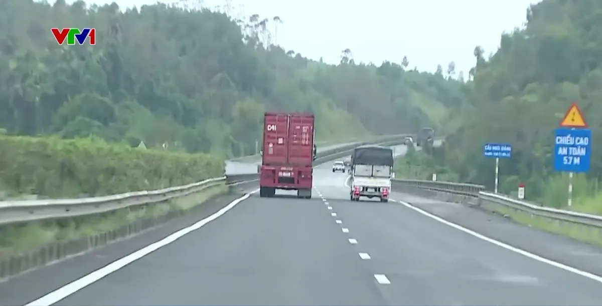 Thí điểm phân làn trên cao tốc Nội Bài - Lào Cai - Ảnh 2.