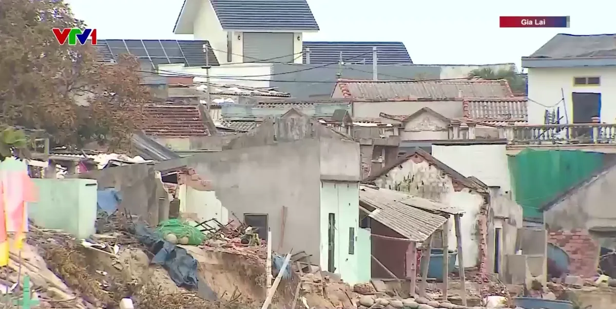 Gia Lai sớm di dời người dân ở các vùng ven biển sau bão số 13 - Ảnh 2.