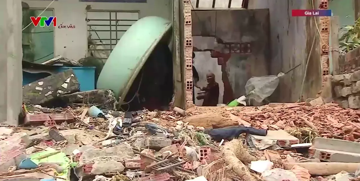 Gia Lai sớm di dời người dân ở các vùng ven biển sau bão số 13 - Ảnh 1.