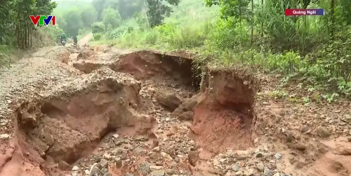 Sạt lở bủa vây xã miền núi Sơn Tây Hạ - Ảnh 2.