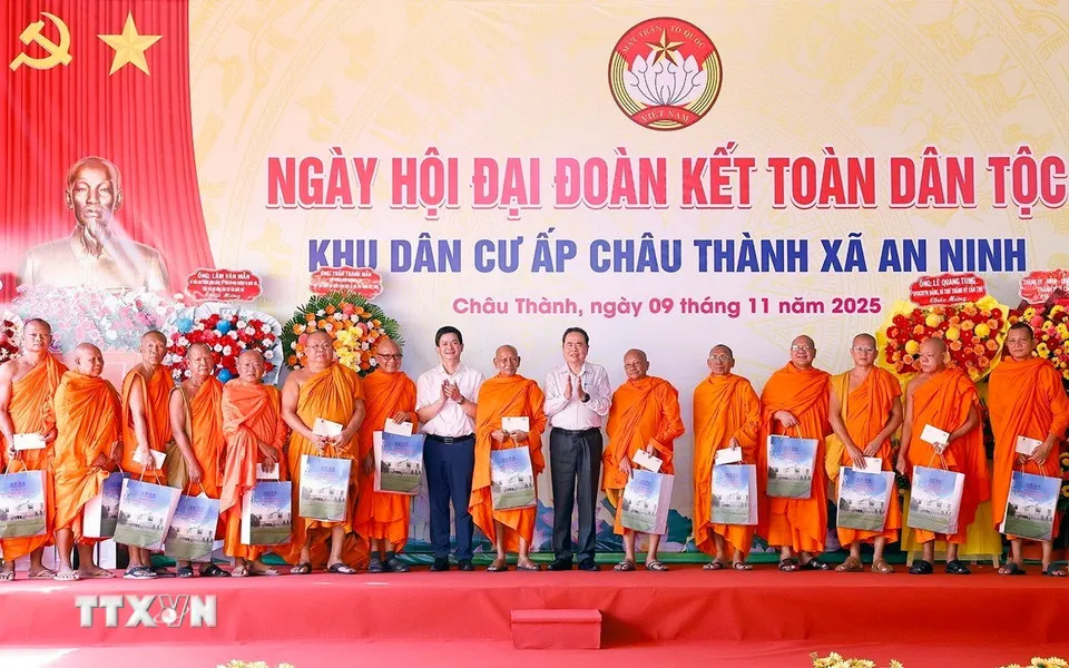 Chủ tịch Quốc hội Trần Thanh Mẫn dự Ngày hội Đại đoàn kết toàn dân tộc tại Cần Thơ- Ảnh 2. Chủ tịch Quốc hội Trần Thanh Mẫn dự Ngày hội Đại đoàn kết toàn dân tộc tại Cần Thơ- Ảnh 2.