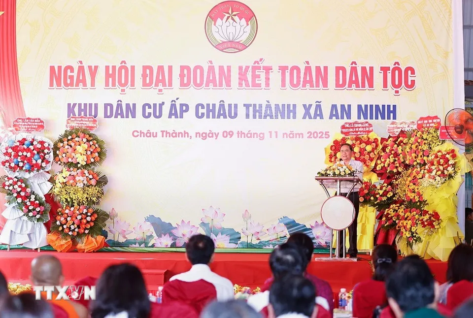 Chủ tịch Quốc hội Trần Thanh Mẫn dự Ngày hội Đại đoàn kết toàn dân tộc tại Cần Thơ- Ảnh 1. Chủ tịch Quốc hội Trần Thanh Mẫn dự Ngày hội Đại đoàn kết toàn dân tộc tại Cần Thơ- Ảnh 1.