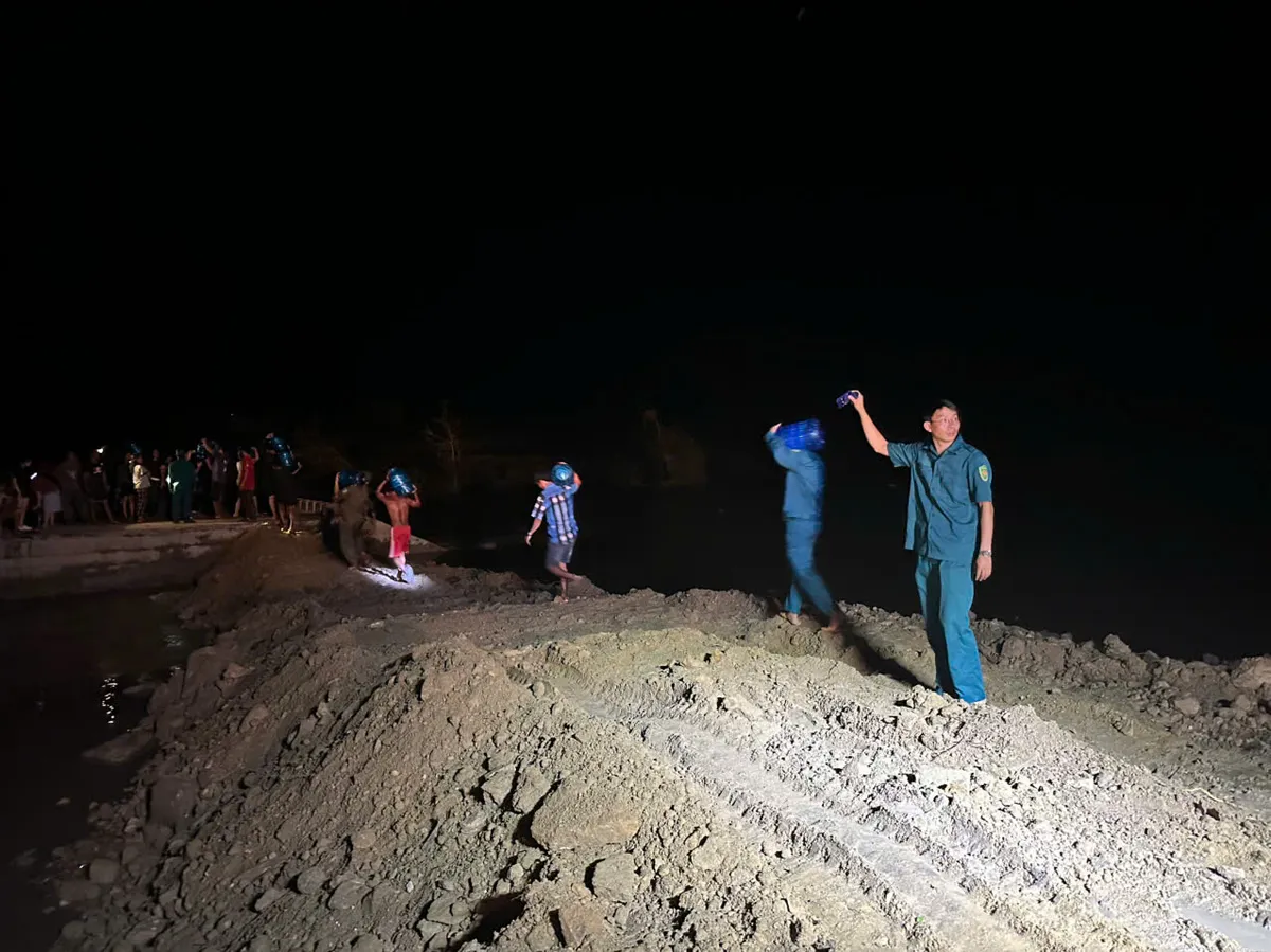 Gia Lai: Đập tràn buôn Chư Tê/Ia Rsai bị cuốn trôi, cô lập 521 người dân trong đêm - Ảnh 1.