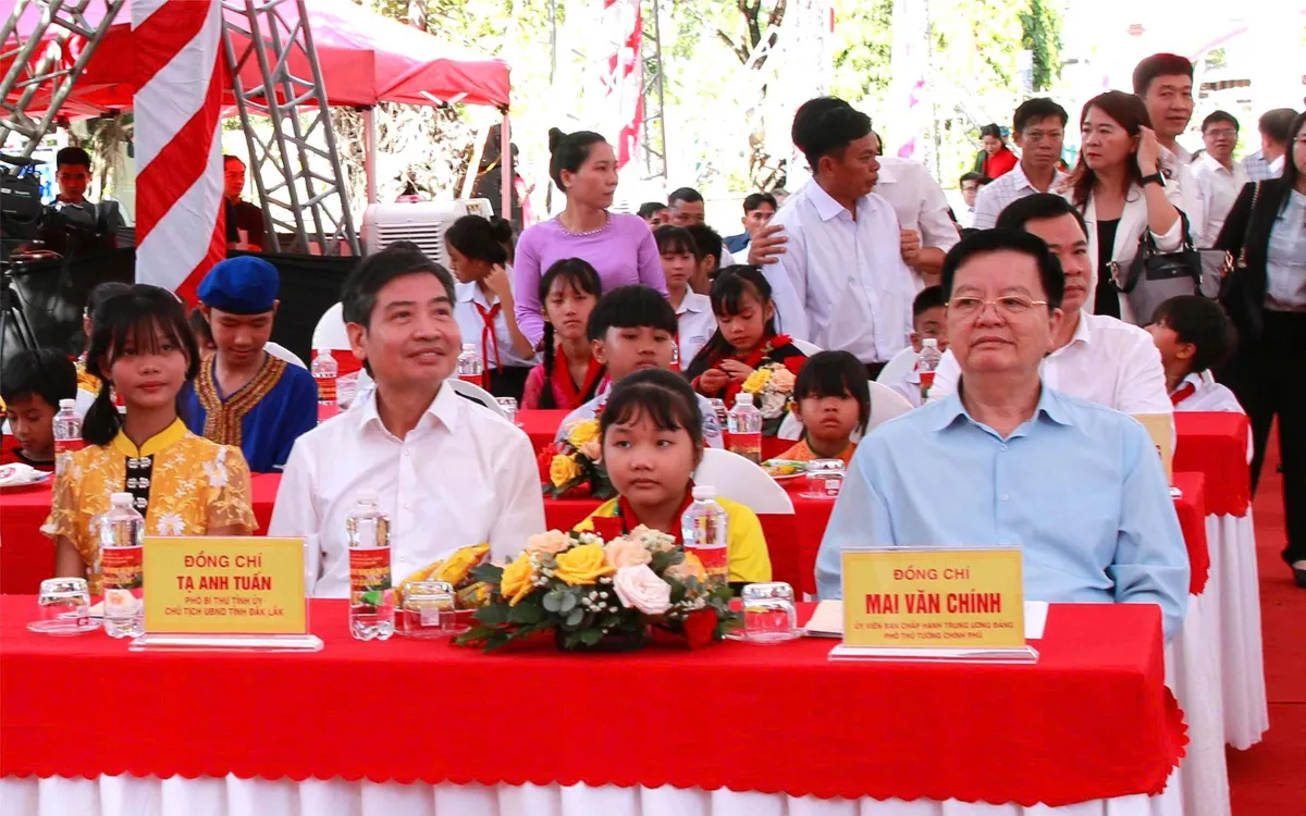 Phó Thủ tướng Mai Văn Chính dự Lễ khởi công Trường Phổ thông nội trú liên cấp Tiểu học - THCS xã Ia R'vê, tỉnh Đắk Lắk.