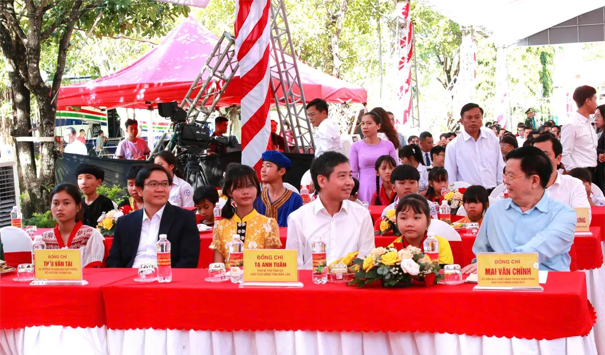 Phó thủ tướng Mai Văn Chính dự lễ khởi công xây dựng trường học vùng biên giới tại Đắk Lắk - Ảnh 1.