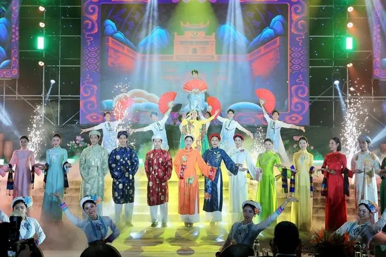 Lễ hội Áo dài Du lịch Hà Nội 2025: Tỏa sáng tinh hoa di sản - Ảnh 3.