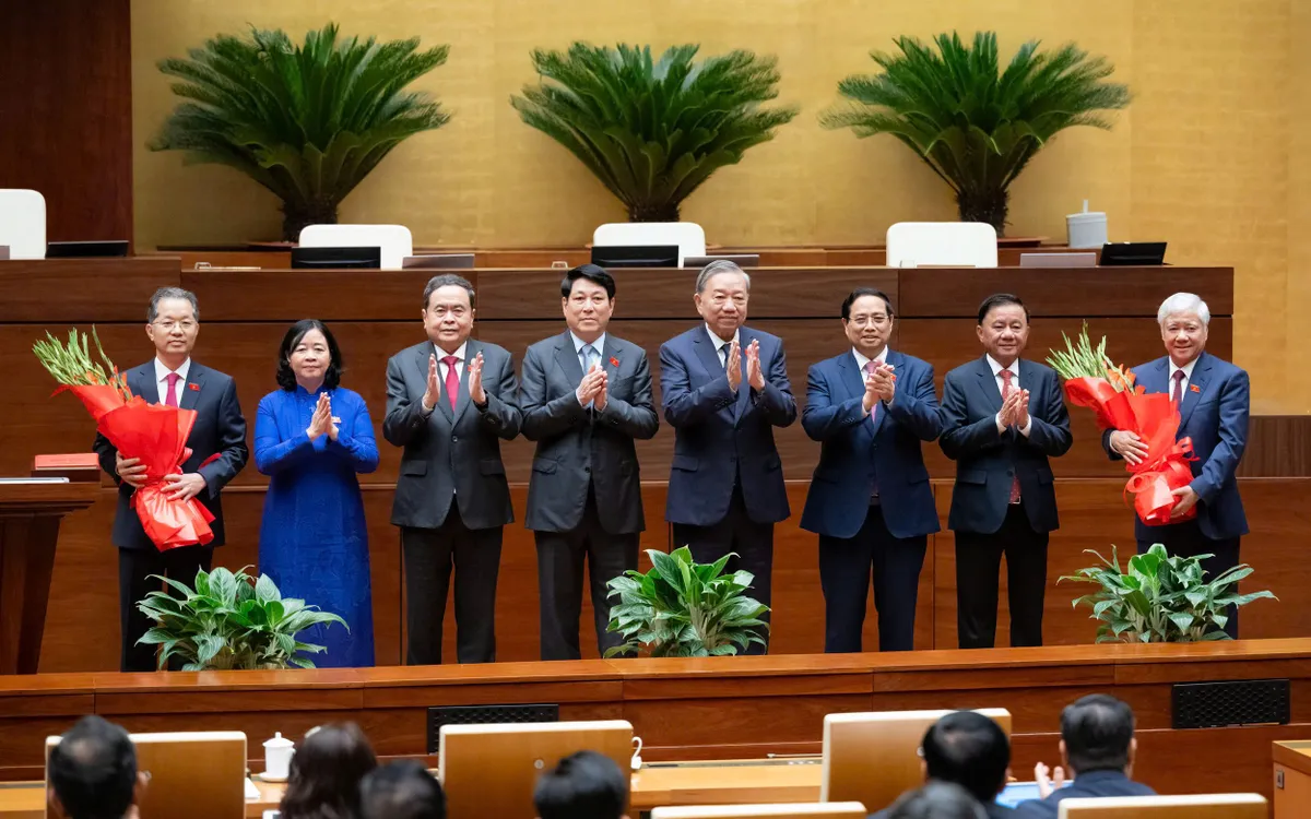 Lãnh đạo Đảng, Nhà nước chúc mừng ông Nguyễn Văn Quảng và ông Đỗ Văn Chiến