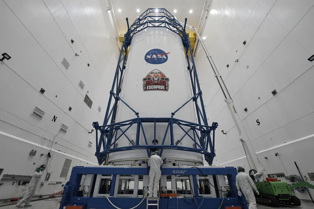 Vụ phóng tên lửa New Glenn của Jeff Bezos bị hoãn do thời tiết tại Mỹ - Ảnh 1.