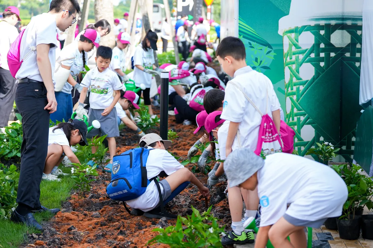 Ngày hội trồng cây “Cánh rừng quê hương” - Ảnh 1.