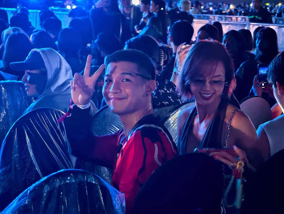 Đỗ Thị H&agrave; nhiều lần rơi nước mắt trong đ&aacute;m cưới, Ho&agrave;ng Th&ugrave;y bắt được hoa cưới  - Ảnh 5.