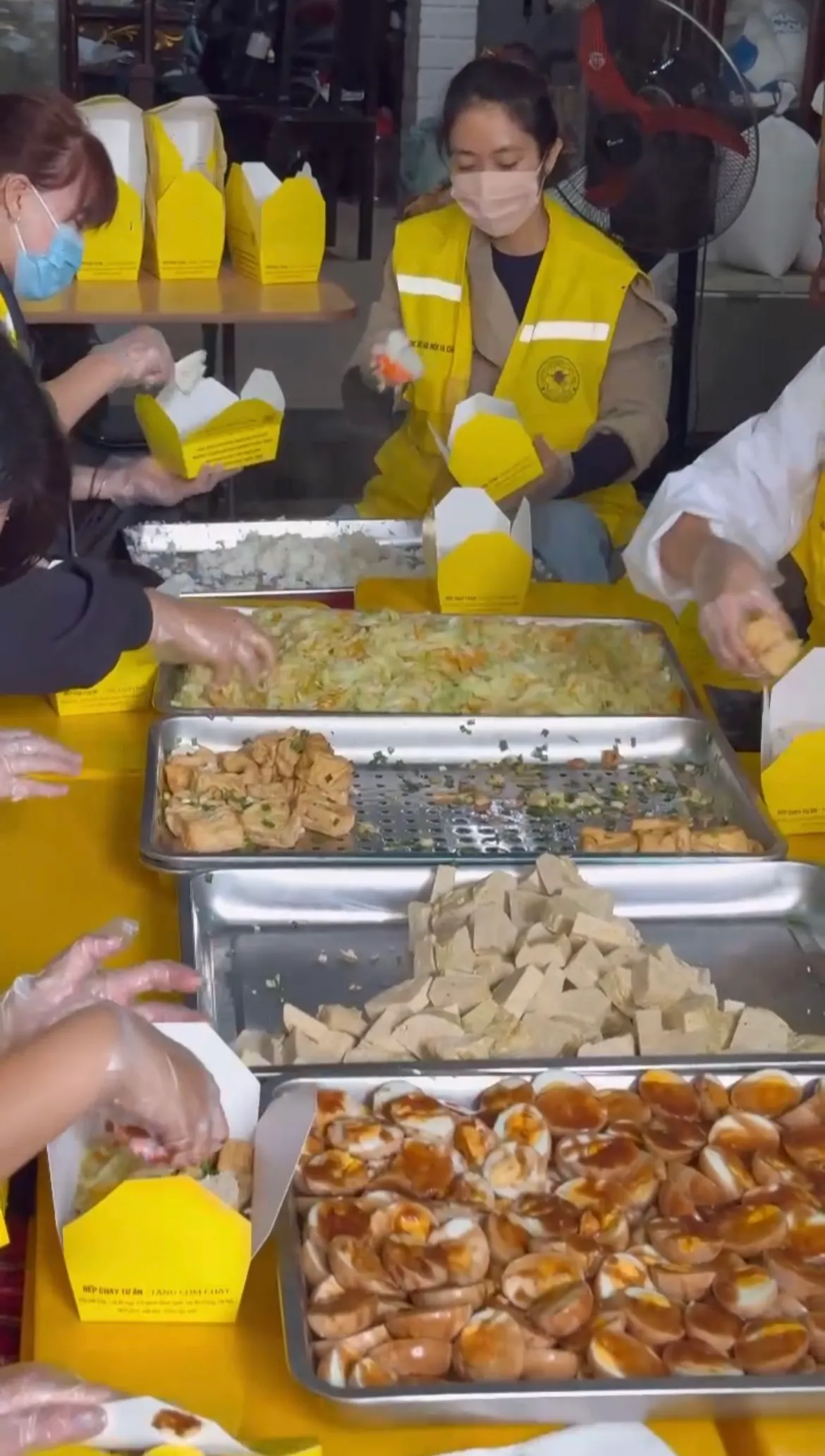 Trao yêu thương lớn từ căn bếp nhỏ - Ảnh 1.