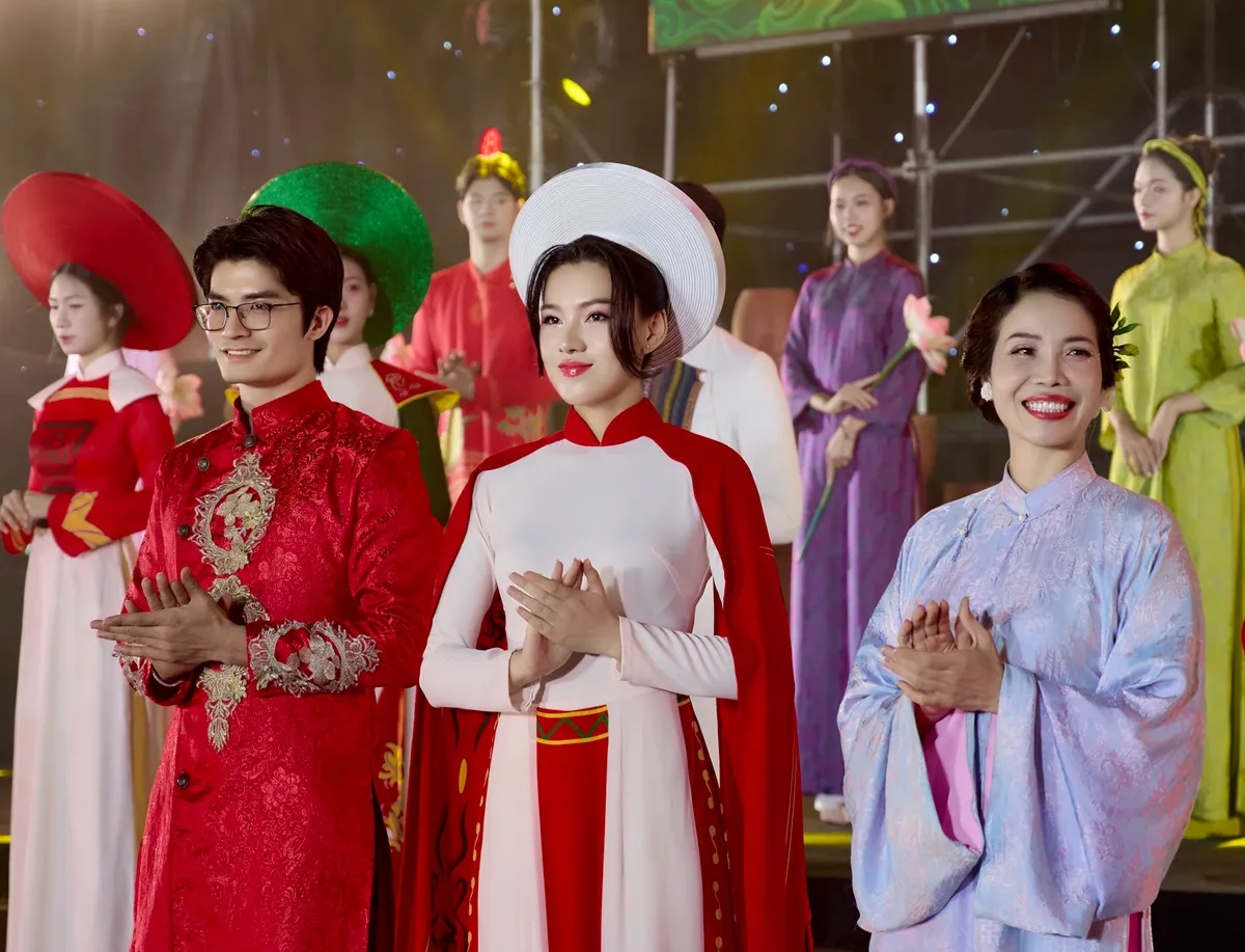 Lễ hội Áo dài Du lịch Hà Nội 2025: Tỏa sáng tinh hoa di sản - Ảnh 1.