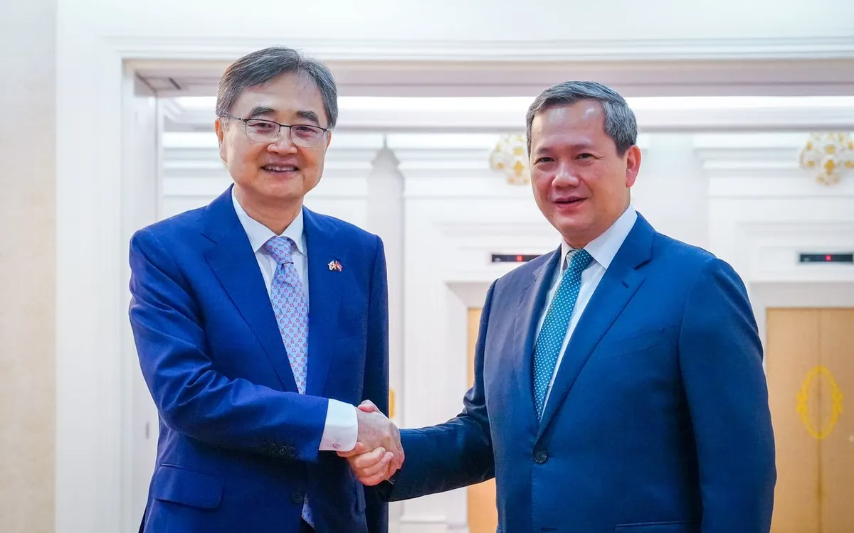 Bộ trưởng Ngoại giao Hàn Quốc Cho Hyun (bên trái) hội đàm với Thủ tướng Campuchia Hun Manet, ngày 10/11/2025 (Ảnh: Bộ Ngoại giao Hàn Quốc)