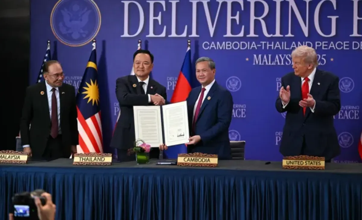 Ngày 26/10, Thủ tướng Thái Lan Anutin Charnvirakul và Thủ tướng Campuchia Hun Manet đã ký kết Thỏa thuận ngừng bắn tăng cường, chấm dứt cuộc xung đột biên giới đẫm máu kéo dài 5 ngày giữa hai quốc gia láng giềng Đông Nam Á hồi tháng 7.