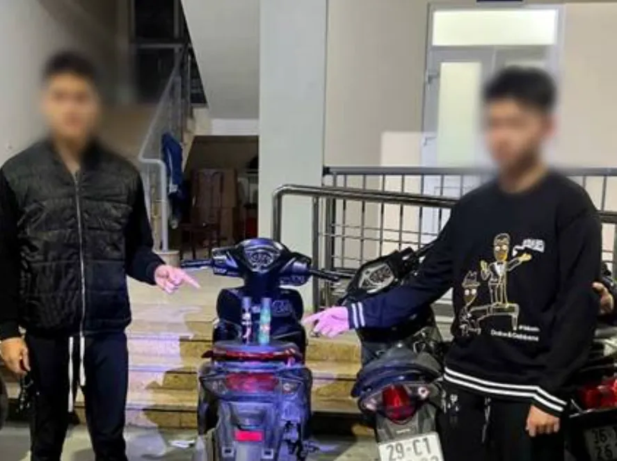 Liên tiếp phát hiện ma túy, công cụ hỗ trợ trong các ca tuần tra 141 Hà Nội - Ảnh 1.