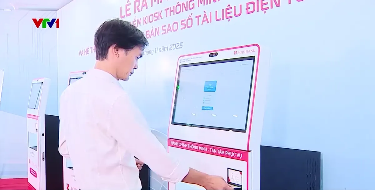 H&agrave; Nội triển khai m&ocirc; h&igrave;nh kiosk th&ocirc;ng minh, x&aacute;c thực bản sao điện tử- Ảnh 3.