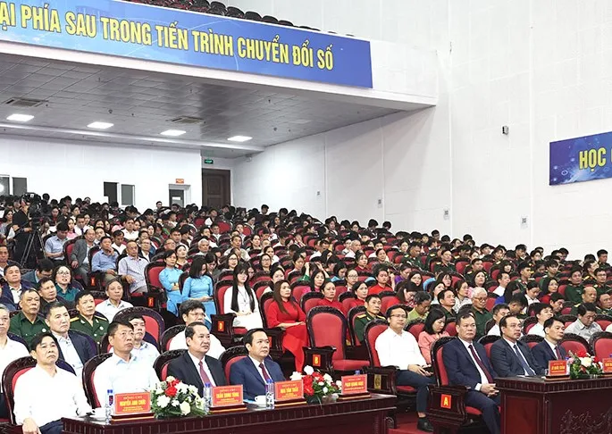Ninh Bình: Bình dân học vụ số toàn dân, toàn diện tiến bước vào kỷ nguyên mới - Ảnh 1.