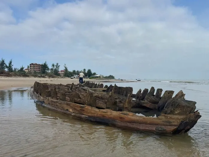 Đề xuất khai quật khẩn cấp tàu cổ ở biển Hội An  - Ảnh 2.