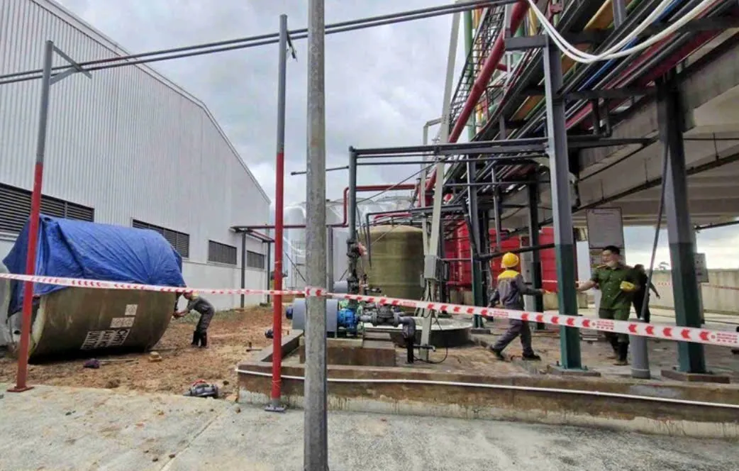 Điều tra nguyên nhân vụ nổ bồn chứa axit làm 2 người tử vong ở Lâm Đồng - Ảnh 2.