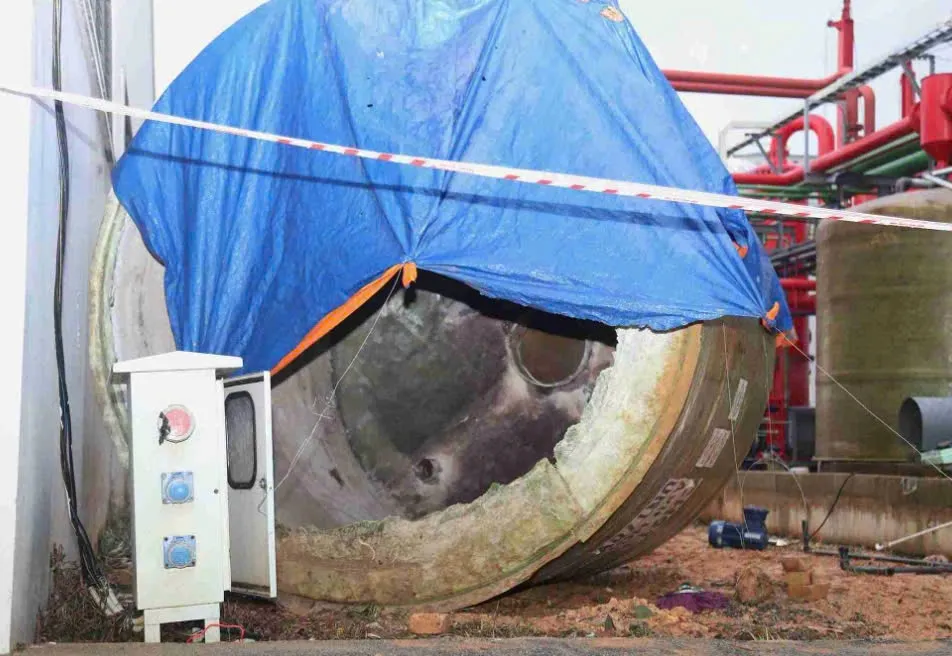 Điều tra nguyên nhân vụ nổ bồn chứa axit làm 2 người tử vong ở Lâm Đồng - Ảnh 3.