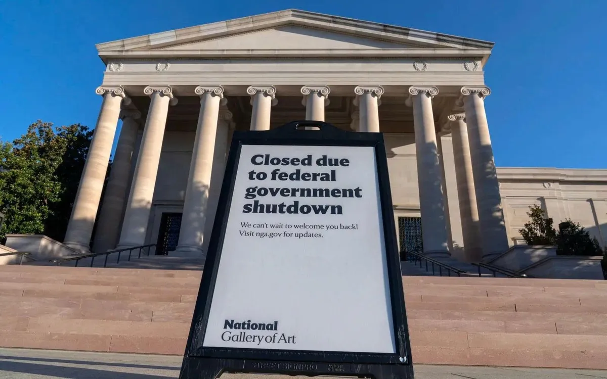 Thượng viện Mỹ thông qua dự luật mở lại chính phủ - Ảnh 1.