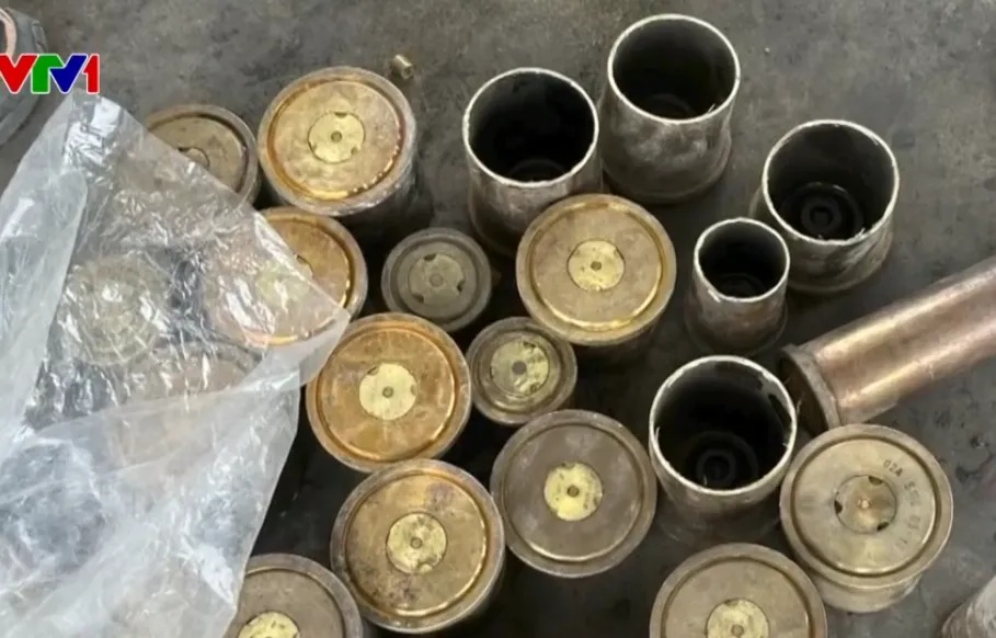 Phát hiện hơn 25 tấn đạn, vỏ đạn quân dụng nhập khẩu qua cảng Đình Vũ - Ảnh 1.