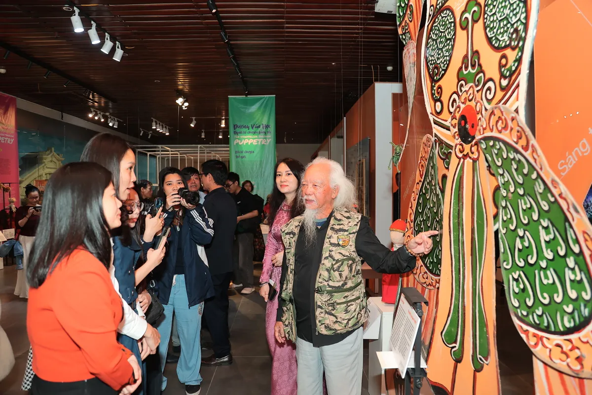 Nghệ sĩ 84 tuổi kể chuyện văn hóa Việt bằng con rối - Ảnh 3.