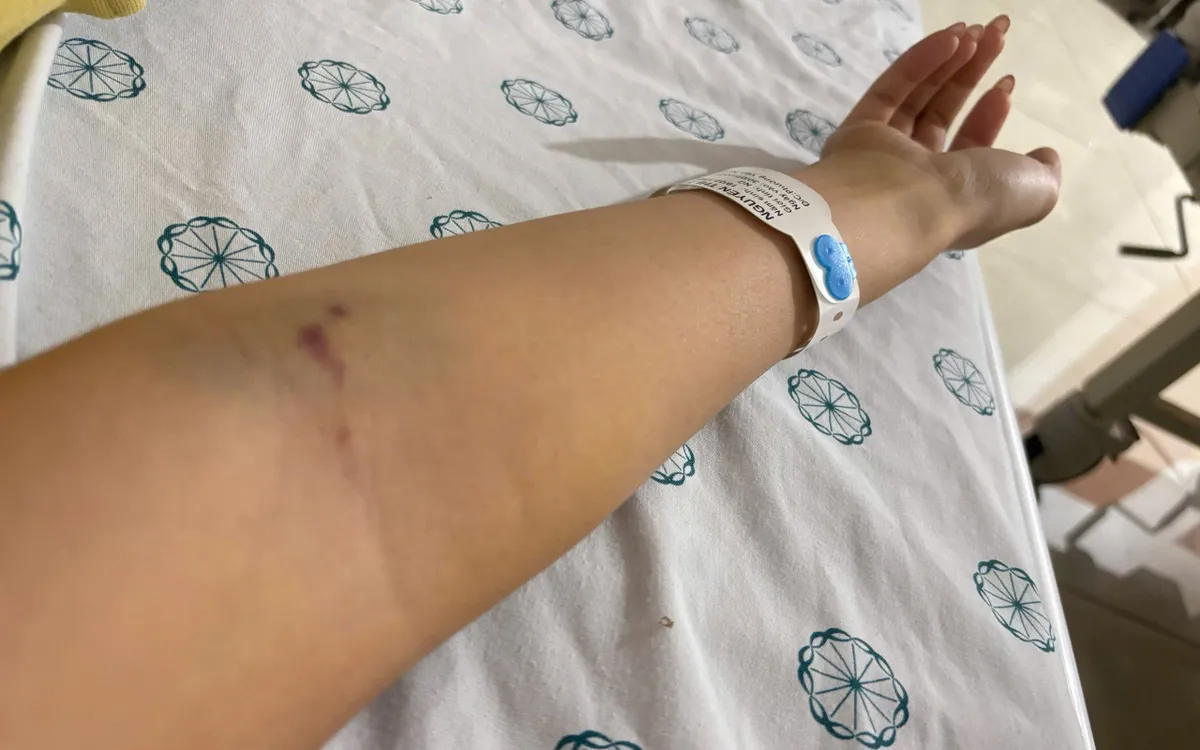Hình ảnh chị Trang điều trị tại bệnh viện. Ảnh: Nạn nhân cung cấp.