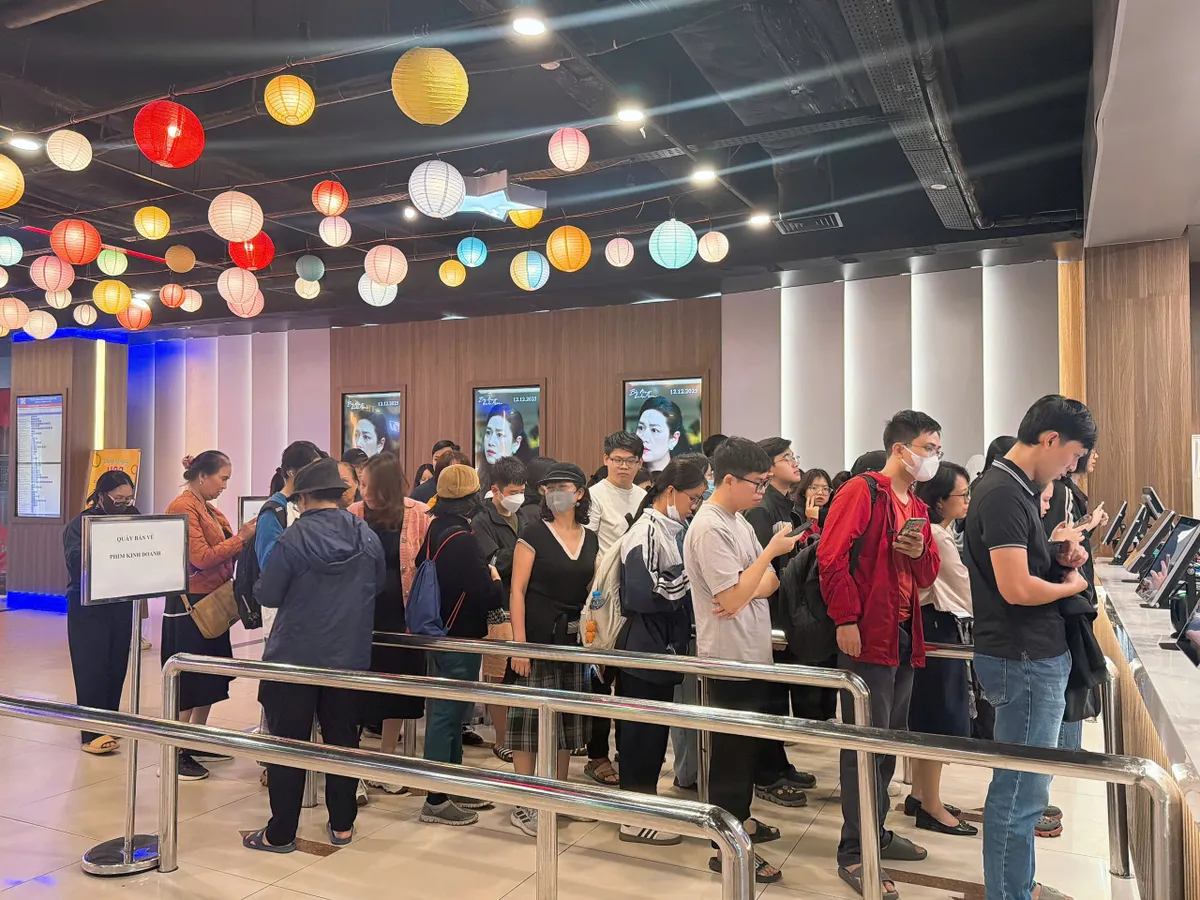 Danh sách 16 phim dự thi LHP Việt Nam lần thứ XXIV: Nhiều phim trăm tỷ - Ảnh 1.