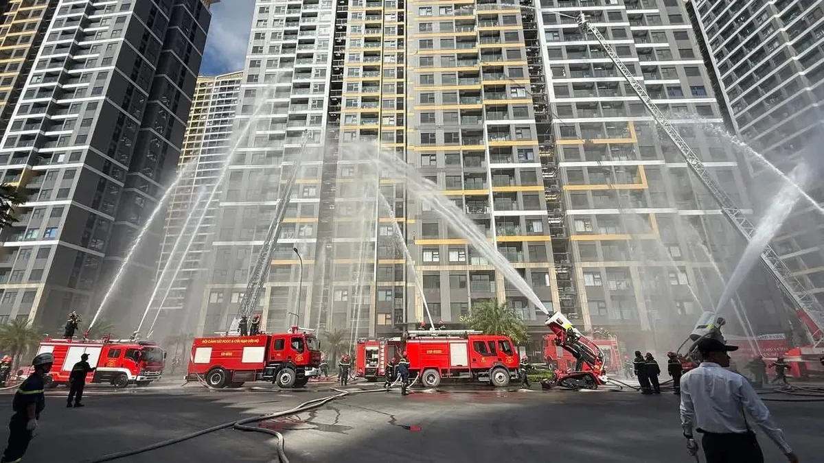 TP Hồ Chí Minh tổng duyệt diễn tập chữa cháy và cứu nạn quy mô lớn nhất năm 2025 - Ảnh 1.