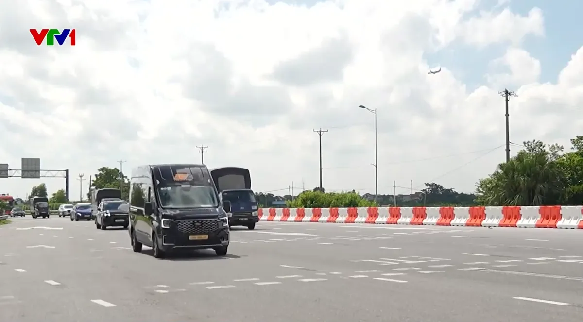 Phân làn, điều chỉnh tốc độ trên cao tốc Nội Bài - Lào Cai: Nâng cao an toàn, giảm ùn tắc - Ảnh 1.