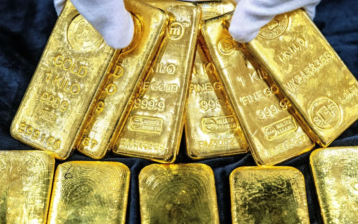 Giá vàng thế giới chạm mức cao nhất trong gần ba tuần
