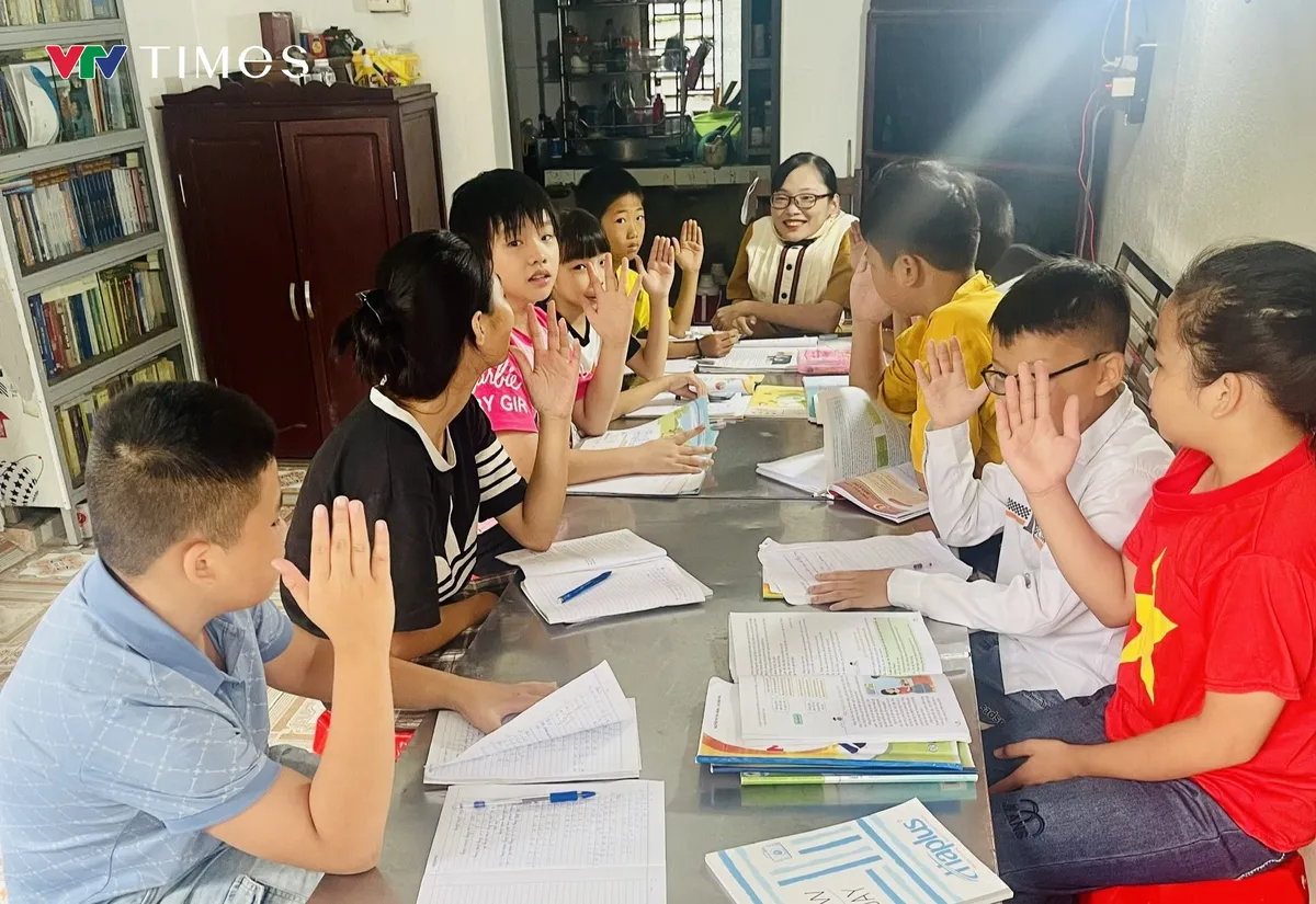 Lớp học “5 không” của cô giáo mắc bệnh xương thủy tinh - Ảnh 1.