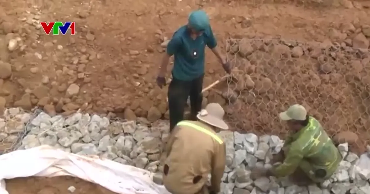 TP. Huế: Khẩn trương khắc phục sạt lở cầu, đường sau mưa lũ - Ảnh 3.