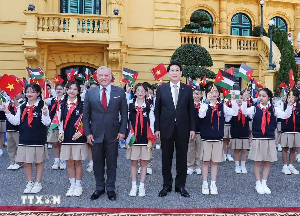 Chủ tịch nước Lương Cường chủ tr&igrave; lễ đ&oacute;n ch&iacute;nh thức Quốc vương Jordan - Ảnh 2.