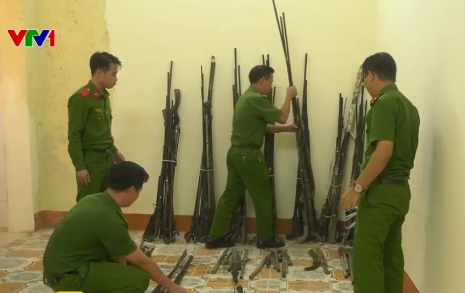 Phát hiện hơn 25 tấn đạn, vỏ đạn quân dụng nhập khẩu qua cảng Đình Vũ - Ảnh 2.