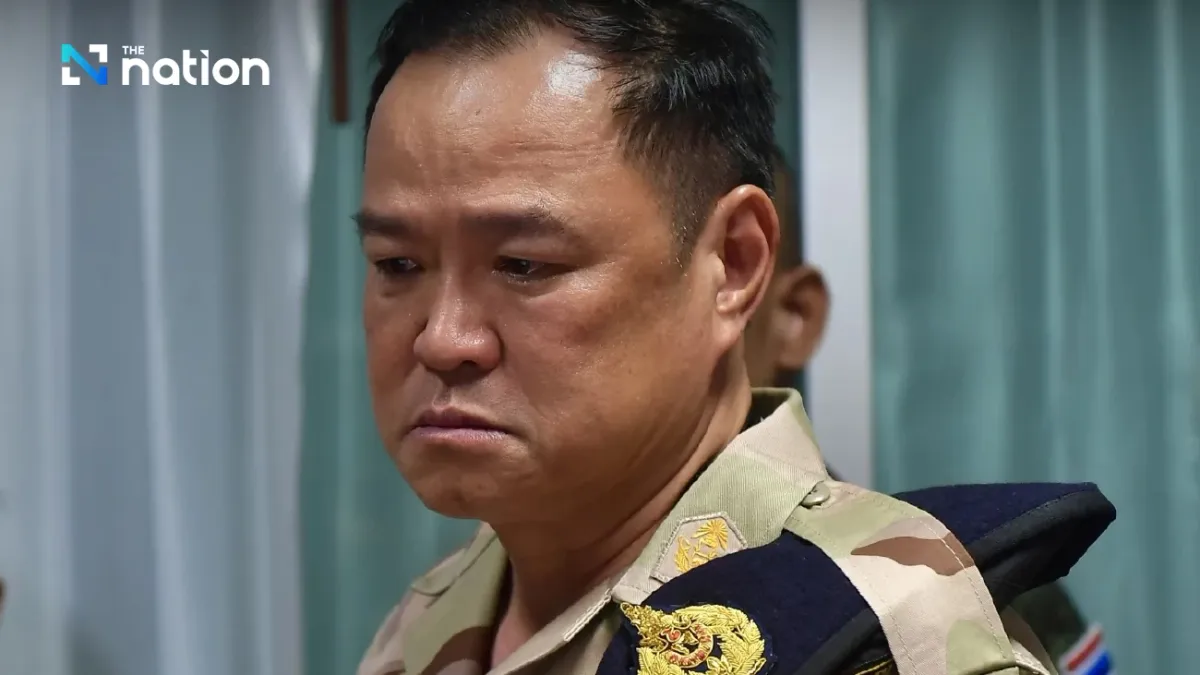 Thủ tướng Thái Lan xúc động rơi nước mắt khi thăm binh sĩ bị thương do mìn nổ ở biên giới  - Ảnh 2.