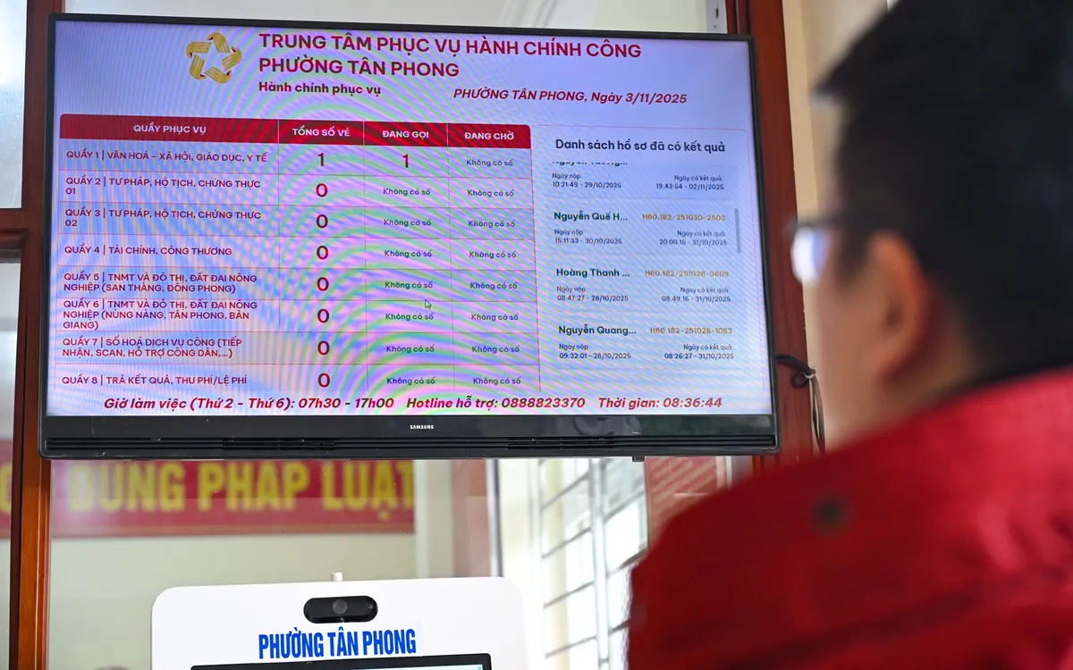 Trung tâm phục vụ hành chính công phường Tân Phong. Ảnh: Minh Sơn