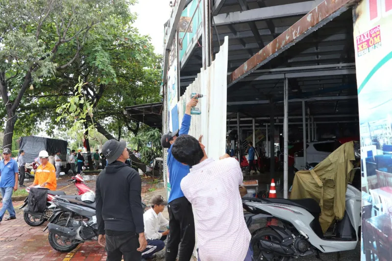 Cưỡng chế 15 trường hợp “chây ì” bàn giao mặt bằng đường nối cao tốc Biên Hòa – Vũng Tàu - Ảnh 1.