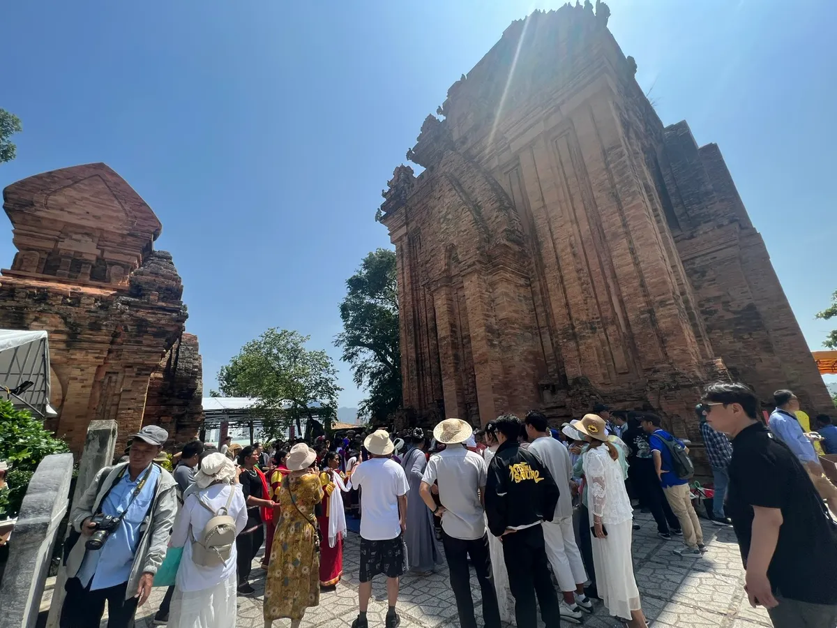 Khánh Hòa phục hồi mạnh mẽ du lịch tàu biển quốc tế- Ảnh 1. Khánh Hòa phục hồi mạnh mẽ du lịch tàu biển quốc tế- Ảnh 1.