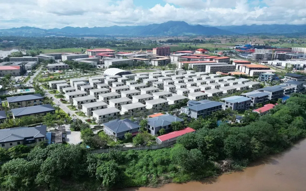 Ảnh chụp khu phức hợp KK Park ở thị trấn Myawaddy, Myanmar - nơi được cho là "sào huyệt" của các băng nhóm lừa đảo xuyên quốc gia, tháng 9/2025 (Ảnh: AFP)
